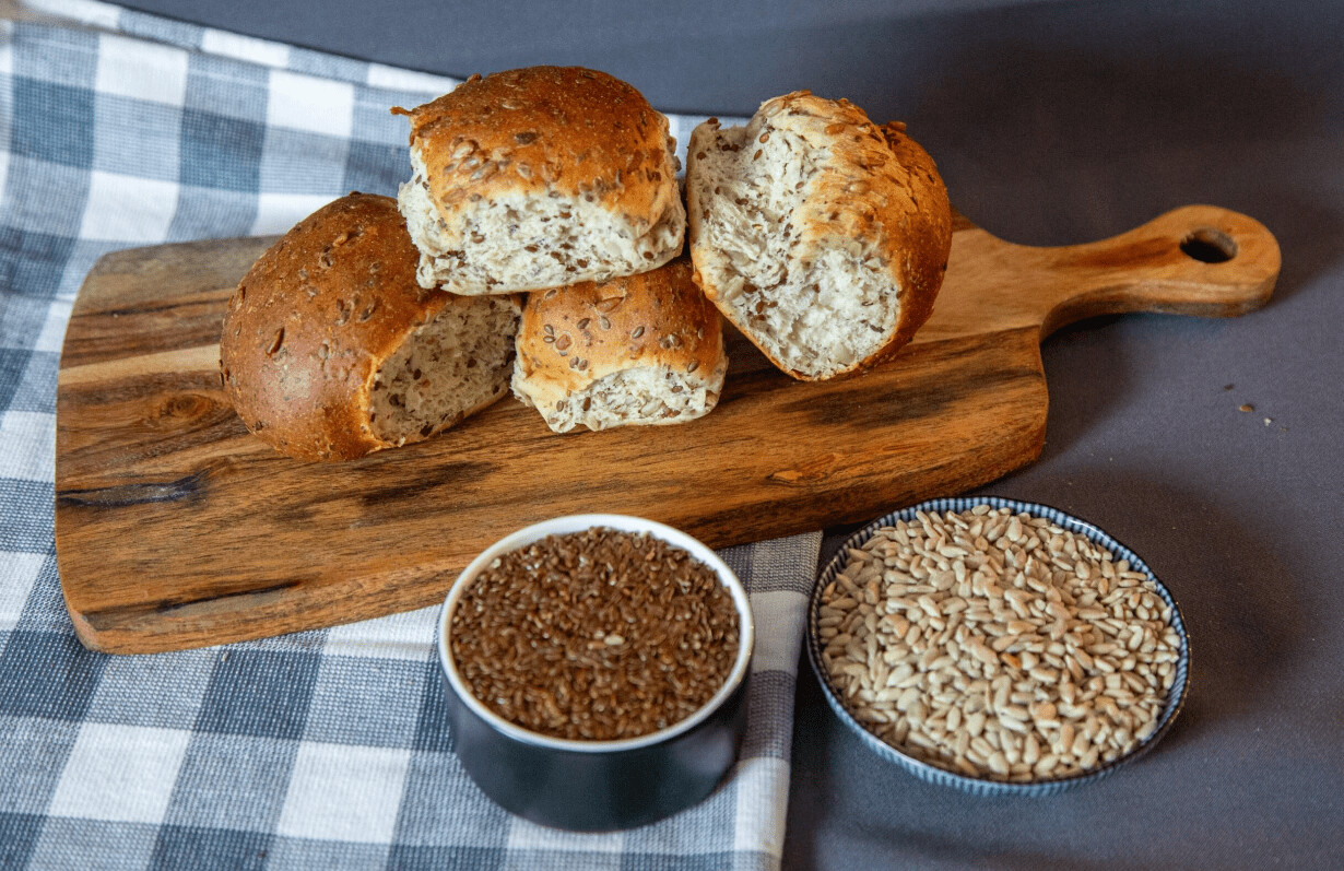 Black Ruby 3 Seeds Low Carb Rolls 4 pack (320g), view 3 of 3